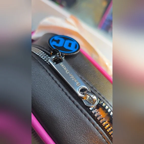 Double-Sided Joker & Batman Crossbody Bag – DC Comics - Picture 7 of 11